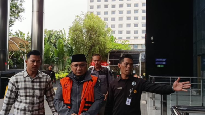 Yaqut Tiba di KPK Berompi Oranye, Kembali Ditahan di Rutan